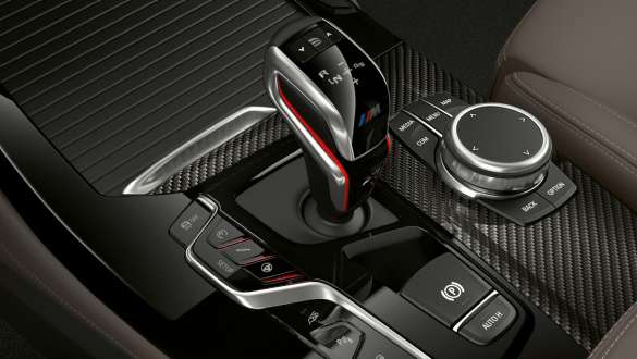 BMW X4 M Competition, важіль перемикання передач М. BMW X4 M Competition, салон, важіль перемикання передач М.