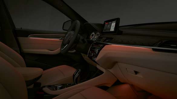 BMW X1 F48 пакет освітлення BMW X1 F48 LCI салон із активованим пакетом освітлення