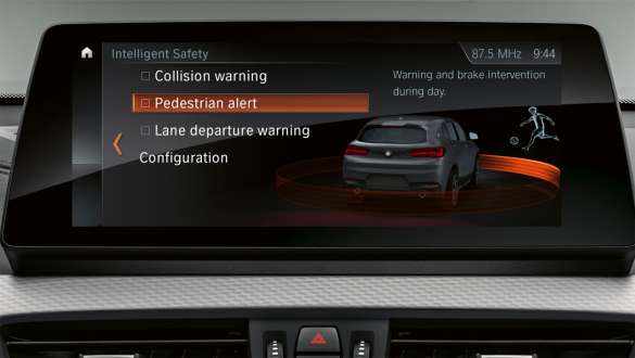 Система Driving Assistant Plus в BMW X2 F39 Система Driving Assistant Plus в BMW X2 F39 2020, вигляд обладнання в інтер’єрі