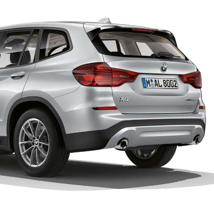 BMW X3, базова модель, знімок ззаду з поворотом в три чверті BMW X3, базова модель, знімок ззаду з поворотом в три чверті