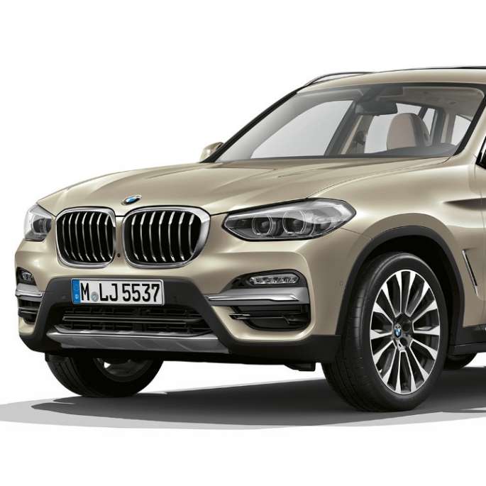 BMW X3 M40i, модель Luxury Line, знімок спереду з поворотом в три чверті BMW X3 M40i, модель Luxury Line, знімок спереду з поворотом в три чверті