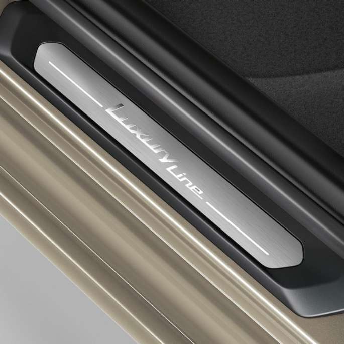 BMW X3 M40i, модель Luxury Line, обробка дверних порогів BMW X3 M40i, модель Luxury Line, обробка дверних порогів