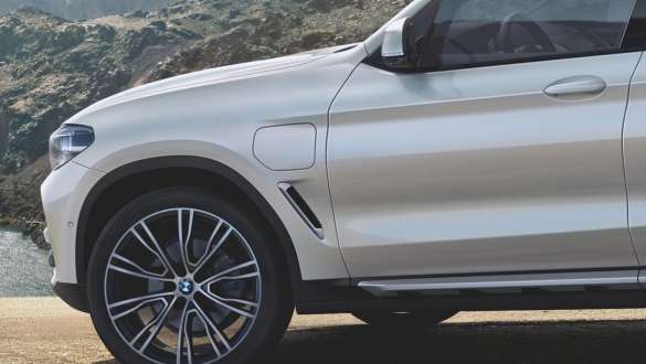 BMW X3 xDrive30e, Зарядна кришка вкл. стан зарядки BMW X3 xDrive30e, Зарядна кришка вкл. стан зарядки
