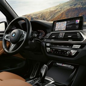 BMW X3 M40i, кермо і панель приладів BMW X3 M40i, кермо і панель приладів