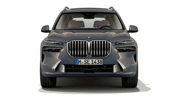 BMW X7 G07 LCI, вид спереду, Sparkling Copper Grey металік BMW X7 G07 LCI, вид спереду на місці, Sparkling Copper Grey металік