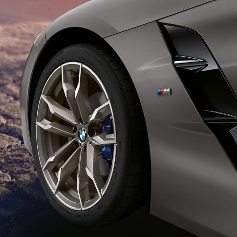 BMW Z4 Roadster передні колеса Передні колеса сірого BMW Z4 Roadster