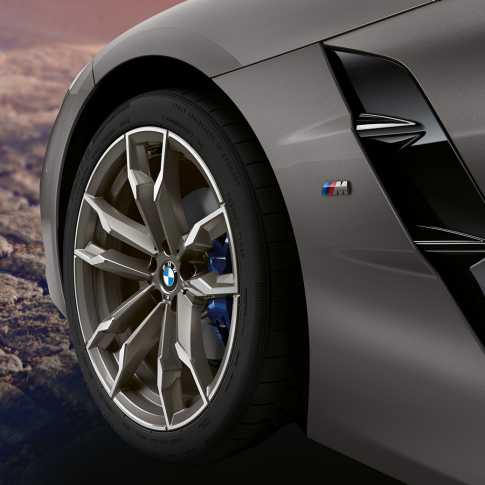 BMW Z4 Roadster передні колеса Передні колеса сірого BMW Z4 Roadster