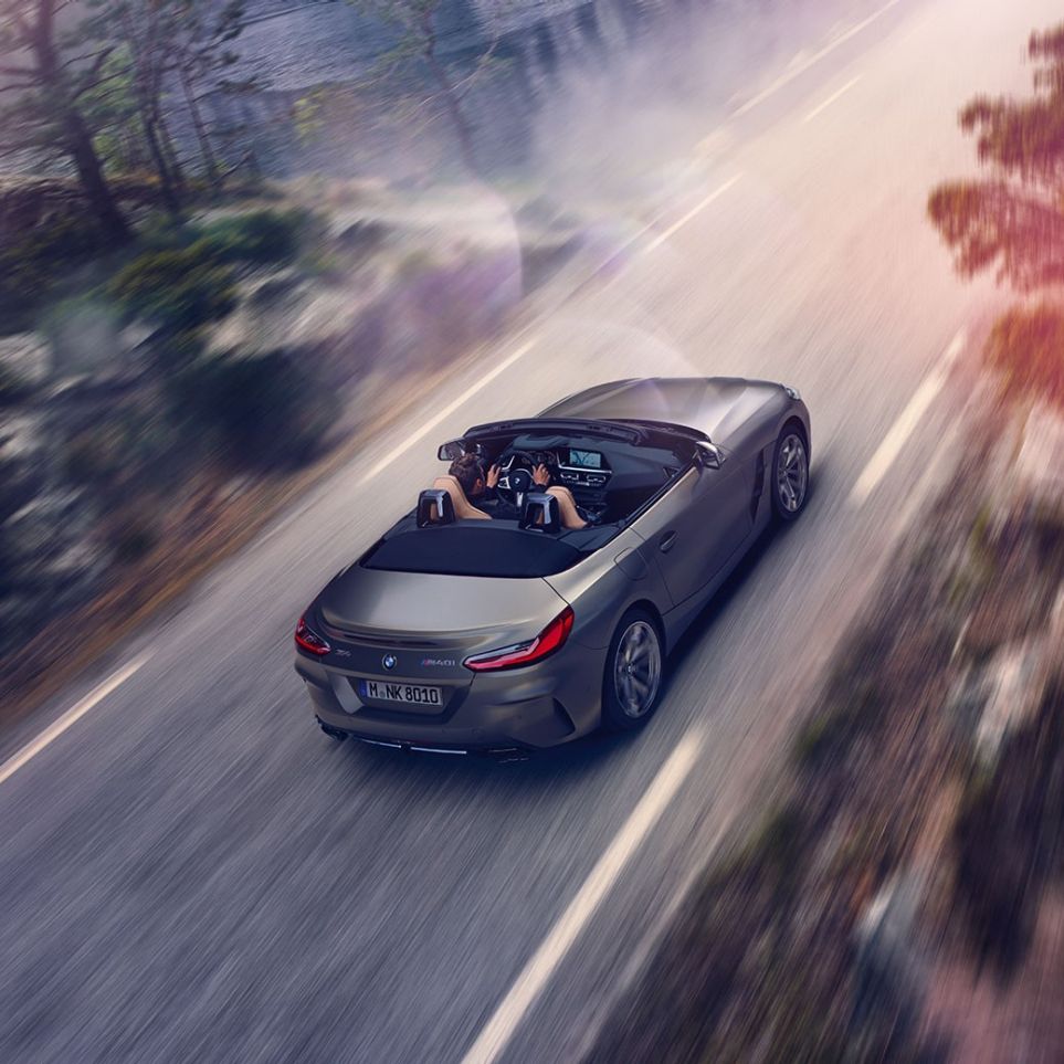 BMW Z4 Roadster сверху Сірий BMW Z4 Roadster в русі зверху