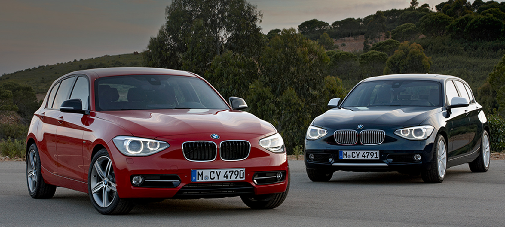 BMW 1 серії (F20) Sport and Urban Line стоять нерухомі BMW 1 серії (F20) Sport and Urban Line стоять нерухомі