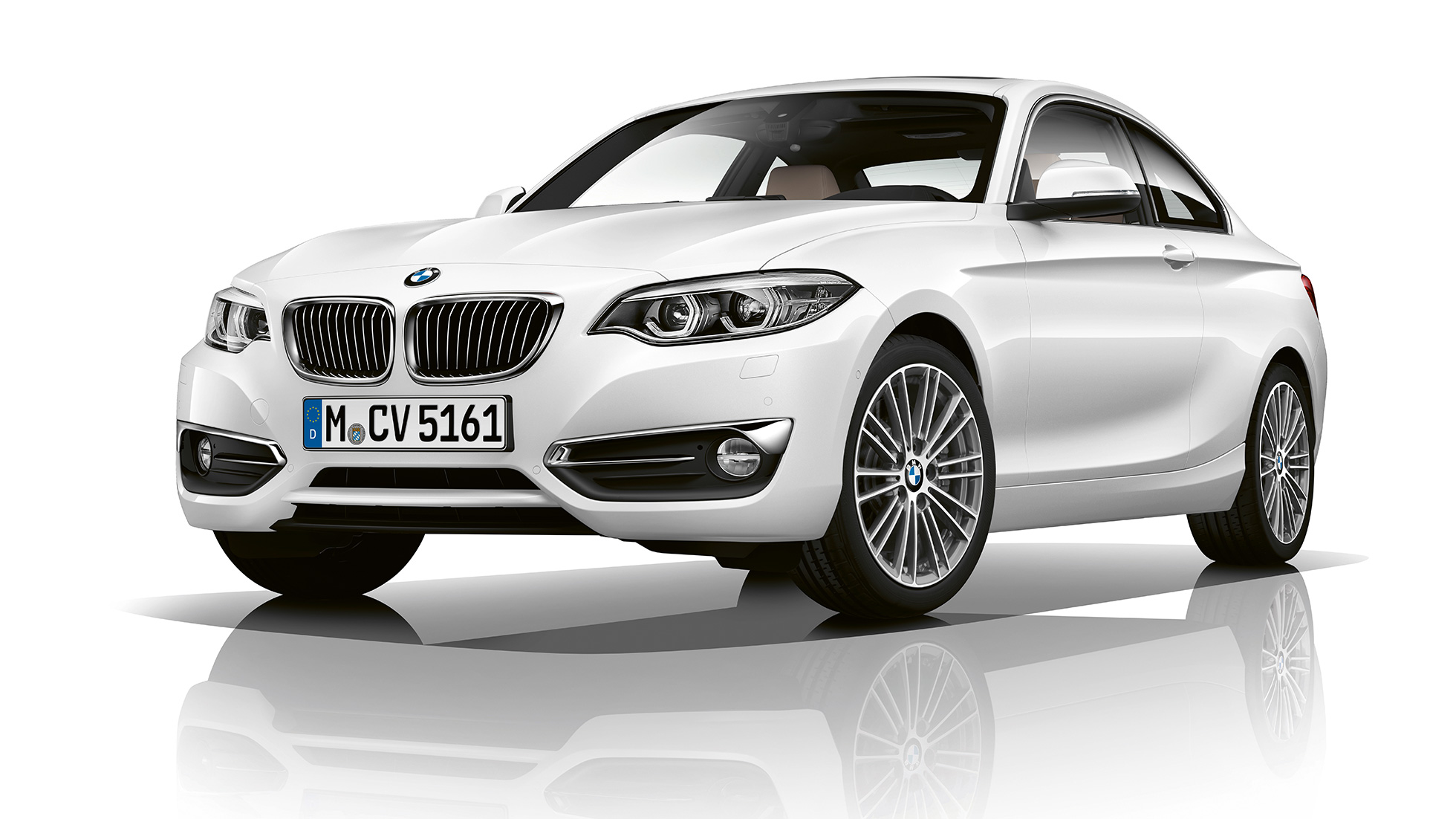 BMW 2 серії Coupé, модель Luxury Line вид спереду з поворотом в три чверті BMW 2 серії Coupé, модель Luxury Line вид спереду з поворотом в три чверті