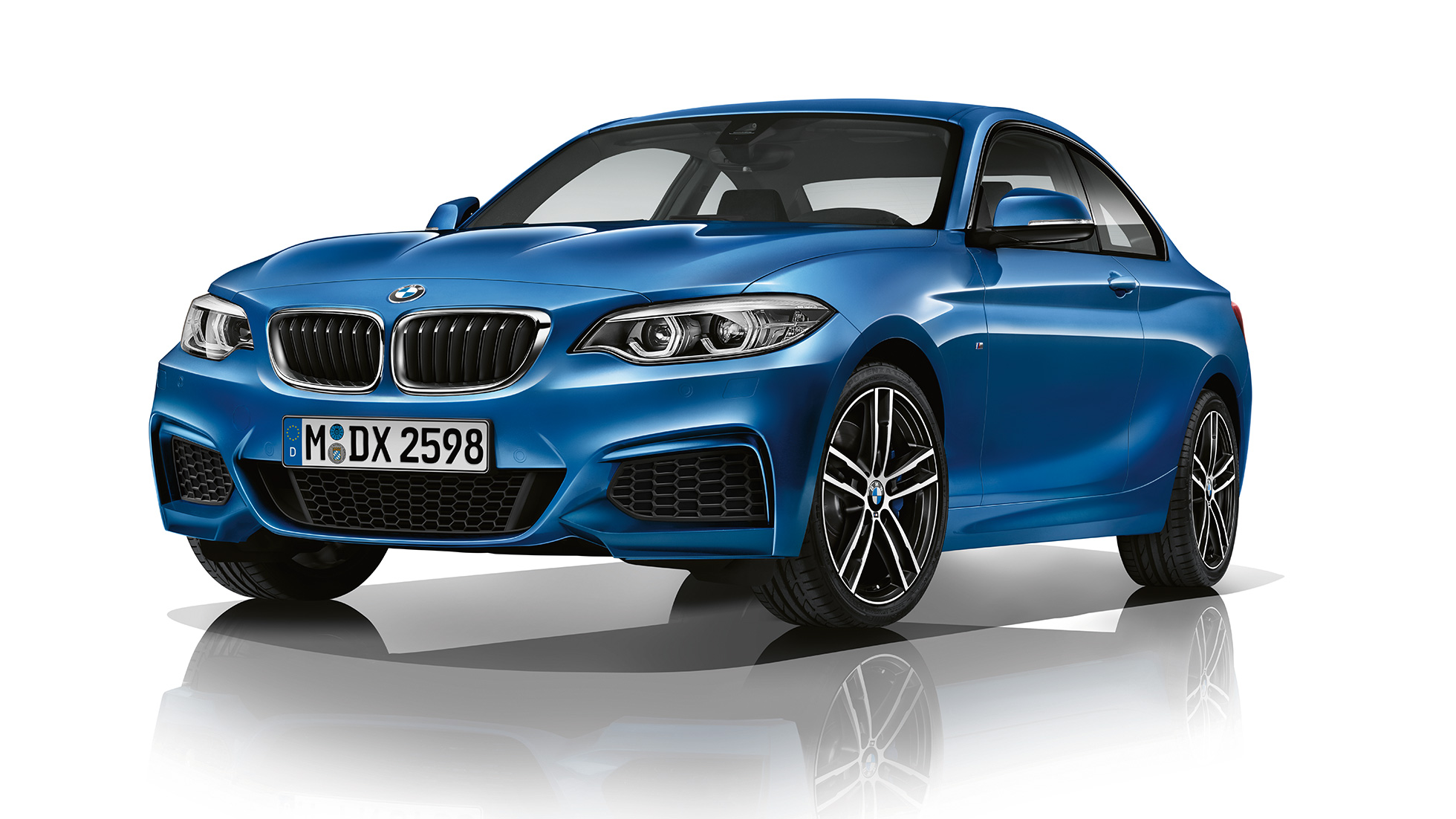 BMW 2 серії Coupé, модель M Sport вид спереду з поворотом в три чверті BMW 2 серії Coupé, модель M Sport вид спереду з поворотом в три чверті