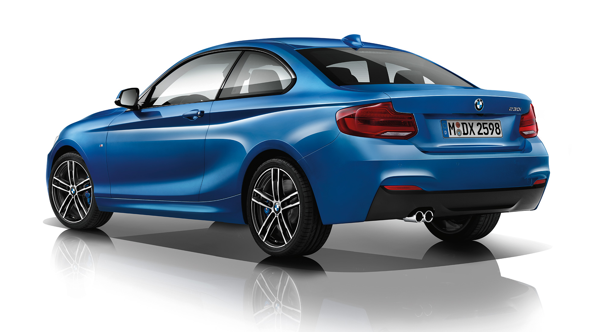 BMW 2 серії Coupé, модель M Sport вид ззаду з поворотом в три чверті BMW 2 серії Coupé, модель M Sport вид ззаду з поворотом в три чверті