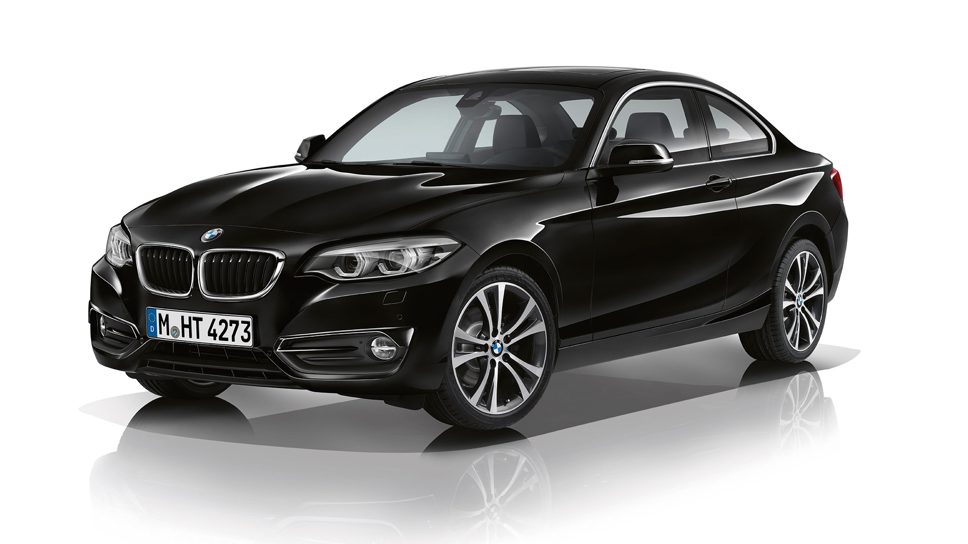 BMW 2 серії Coupé, модель Sport Line вид спереду з поворотом в три чверті BMW 2 серії Coupé, модель Sport Line вид спереду з поворотом в три чверті