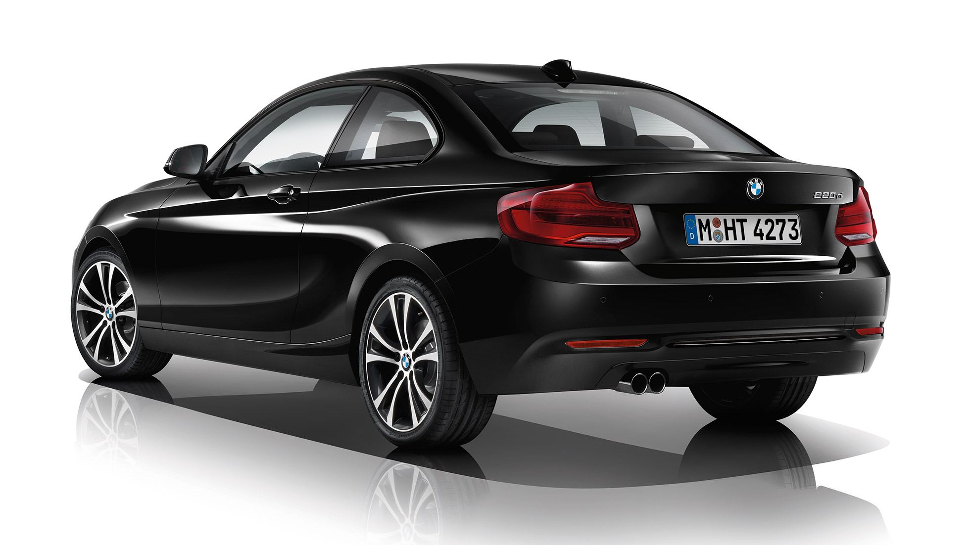 BMW 2 серії Coupé, модель Sport Line вид ззаду з поворотом в три чверті BMW 2 серії Coupé, модель Sport Line вид ззаду з поворотом в три чверті