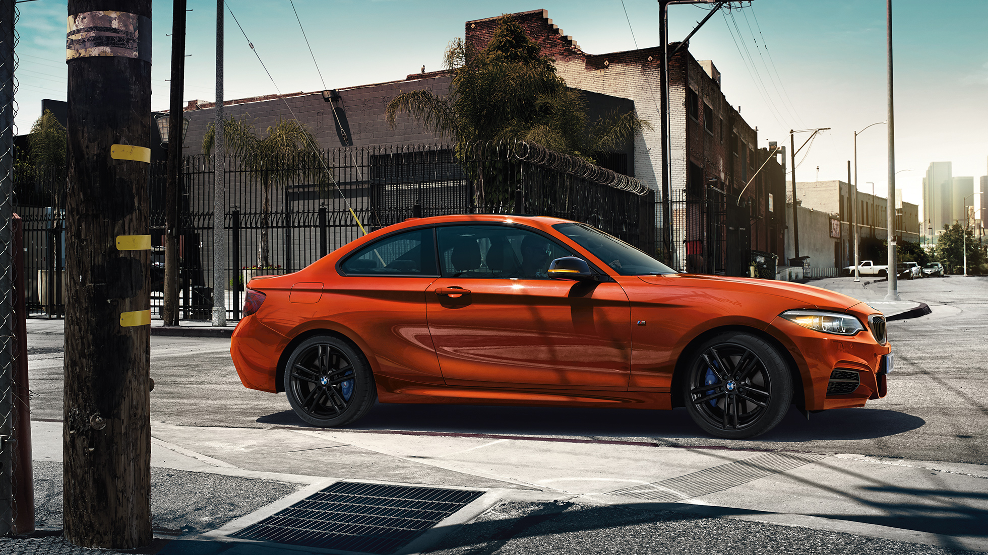 BMW 2 серии Coupé, вид сбоку BMW 2 серии Coupé, вид сбоку