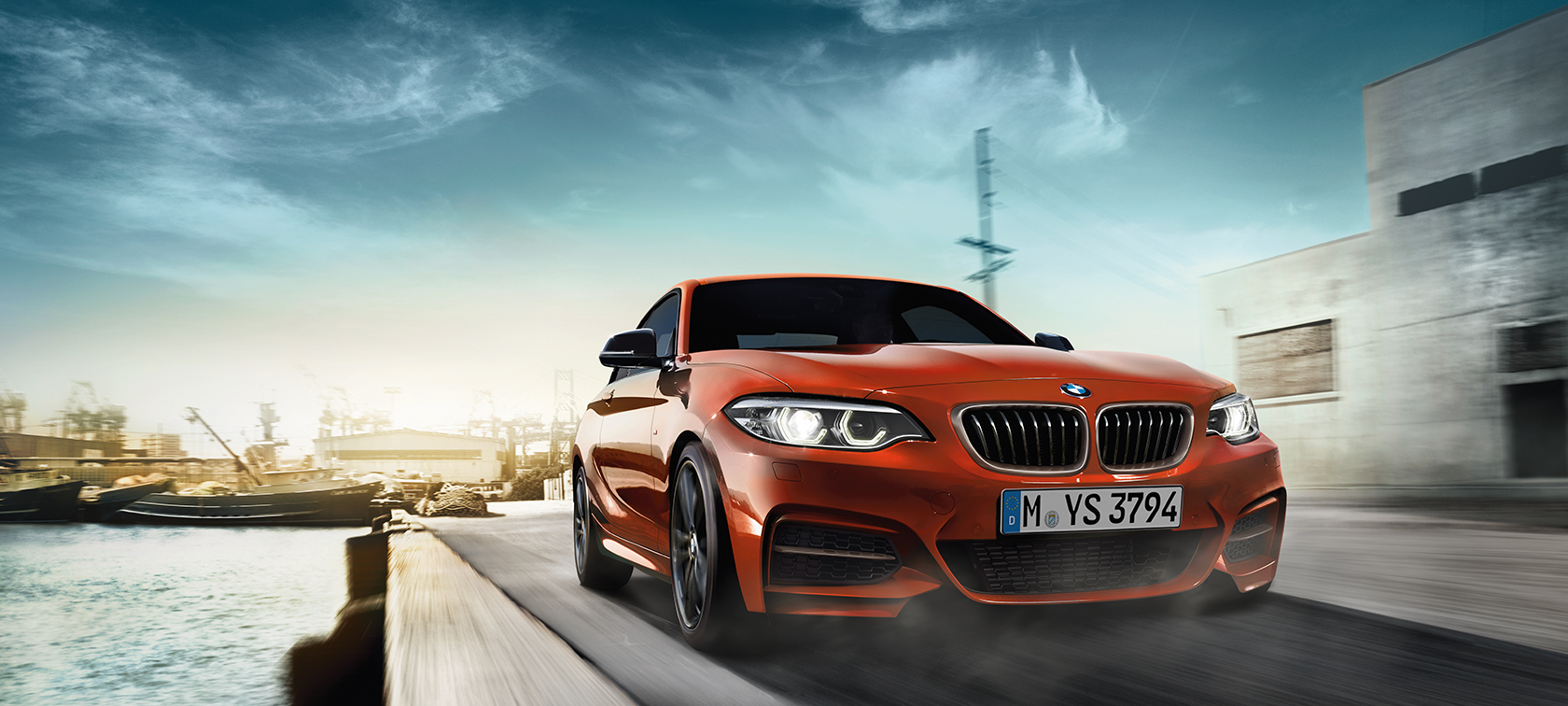 BMW 2 серии Coupé, снимок за рулем спереди с поворотом в три четверти BMW 2 серии Coupé, снимок за рулем спереди с поворотом в три четверти