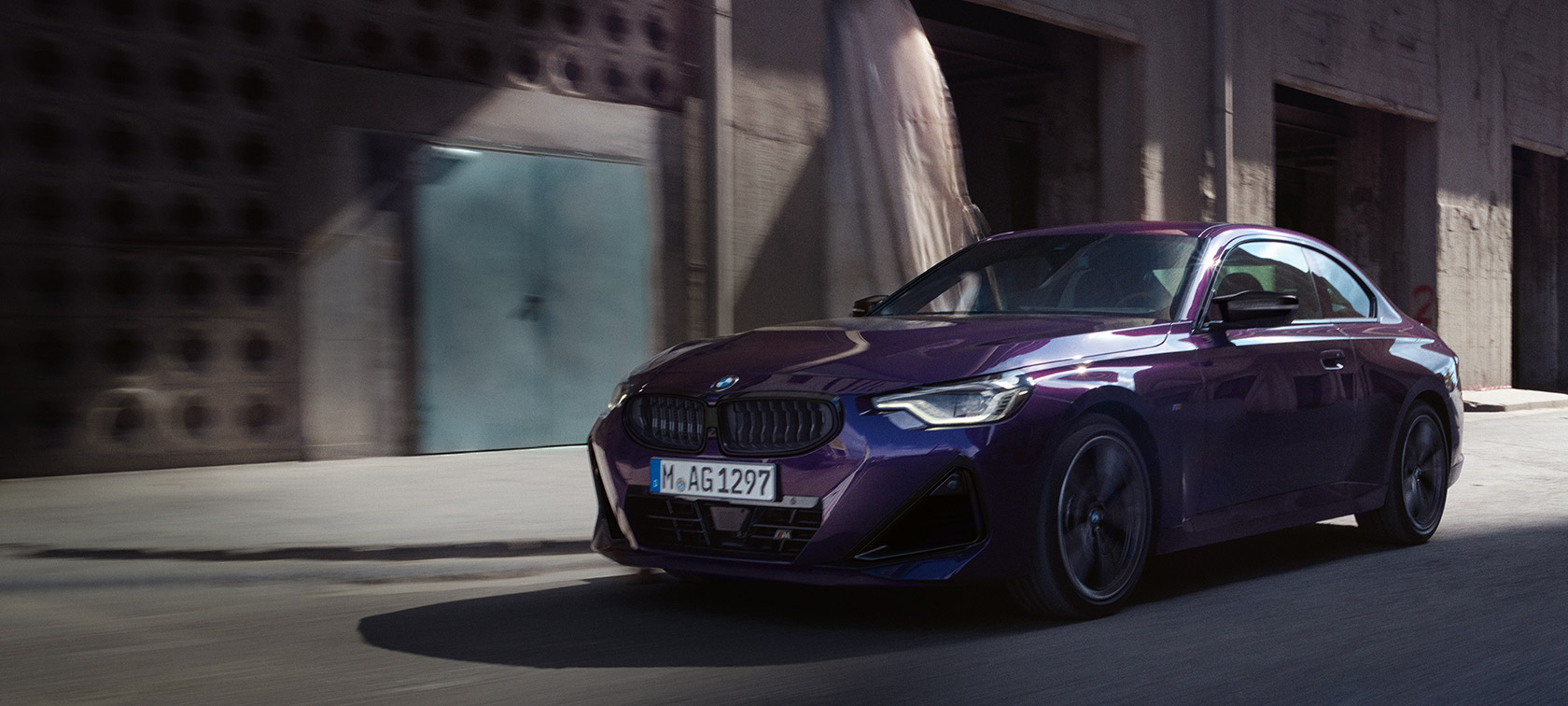 BMW 2 Series Coupé G42 2024 Thundernight металік три чверті передній вид з керуванням спереду 