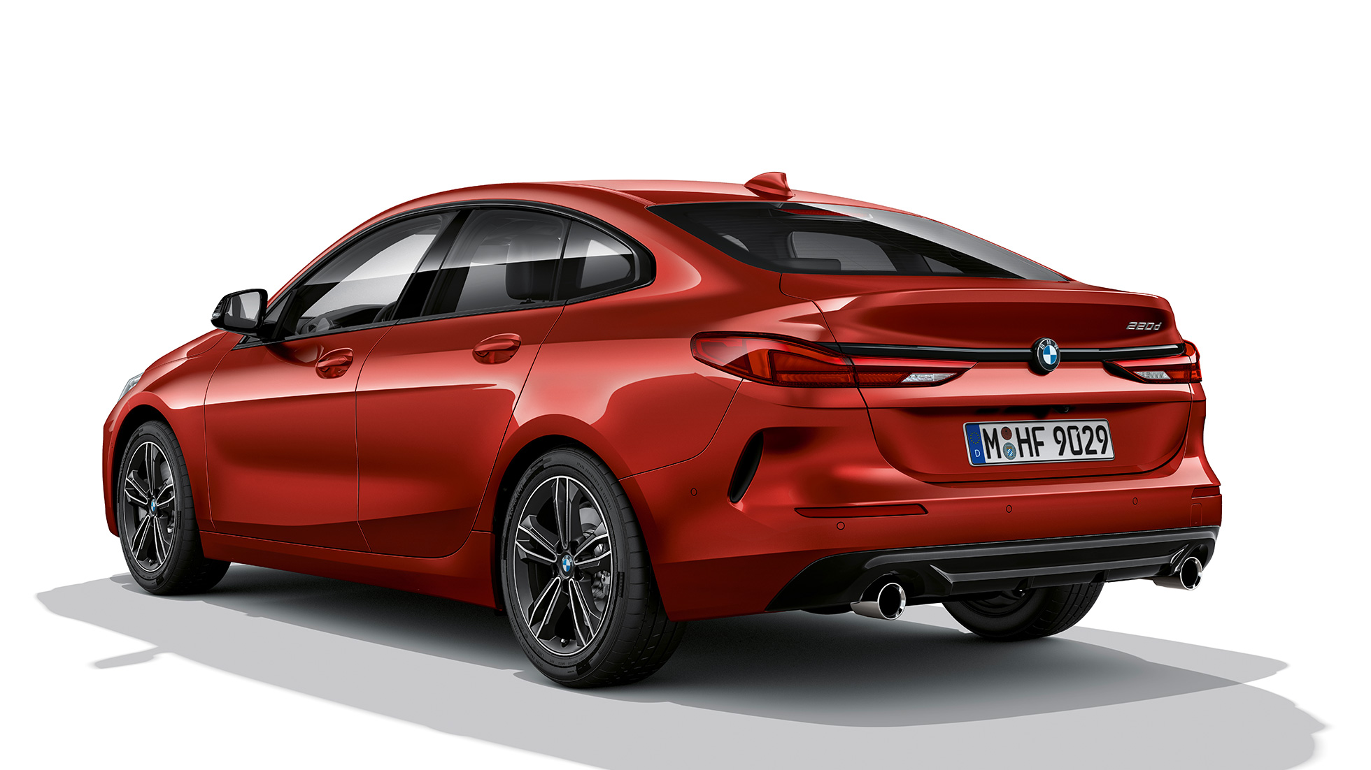 BMW Individual Shadow Line глянець BMW 2 серії Gran Coupé Модель Sport Line BMW Individual Shadow Line глянець BMW 2 серії Gran Coupé Модель Sport Line Melbourne Red F44 вид ззаду з поворотом в три чверті