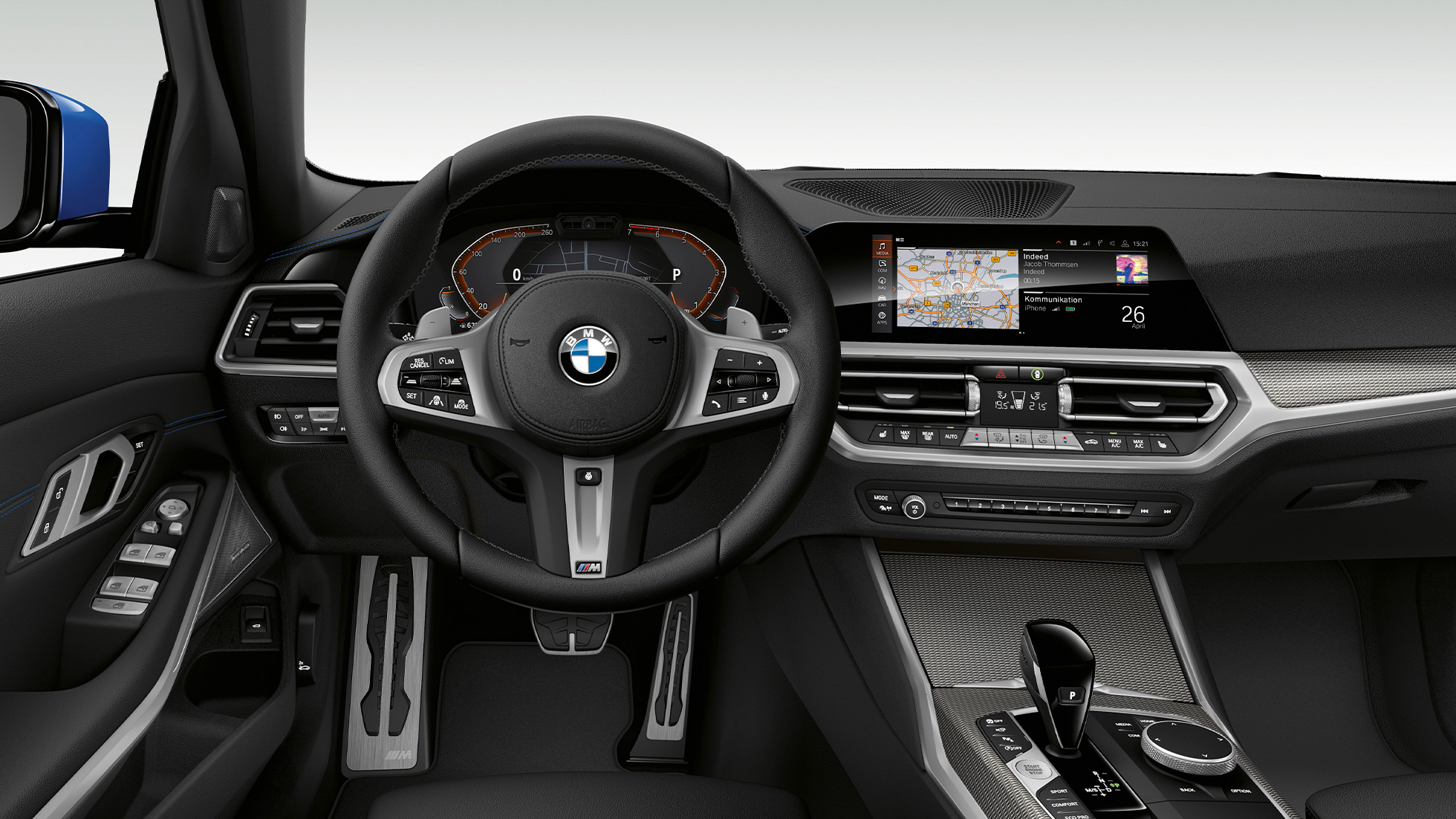 BMW 3 серии Седан, кабіна M Sport. Вид спереду на кабіну водія седана BMW 3 серії M Sport крупним планом.