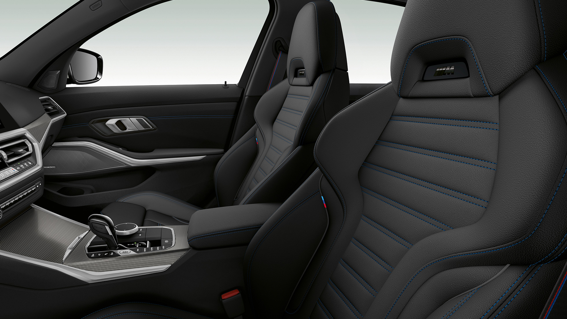 BMW 3 серії Седан M Sport, передні сидіння. Вид збоку передніх сидінь седана BMW 3 серії M Sport крупним планом.