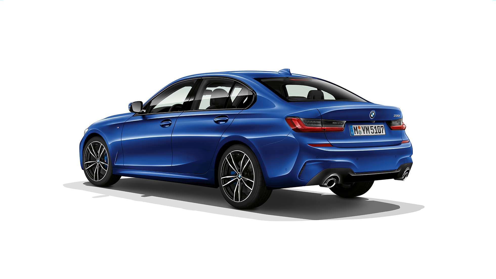 BMW 3 серії Седан M Sport, задня частина. Задній знімок седана BMW 3 серії M Sport з поворотом в три чверті.