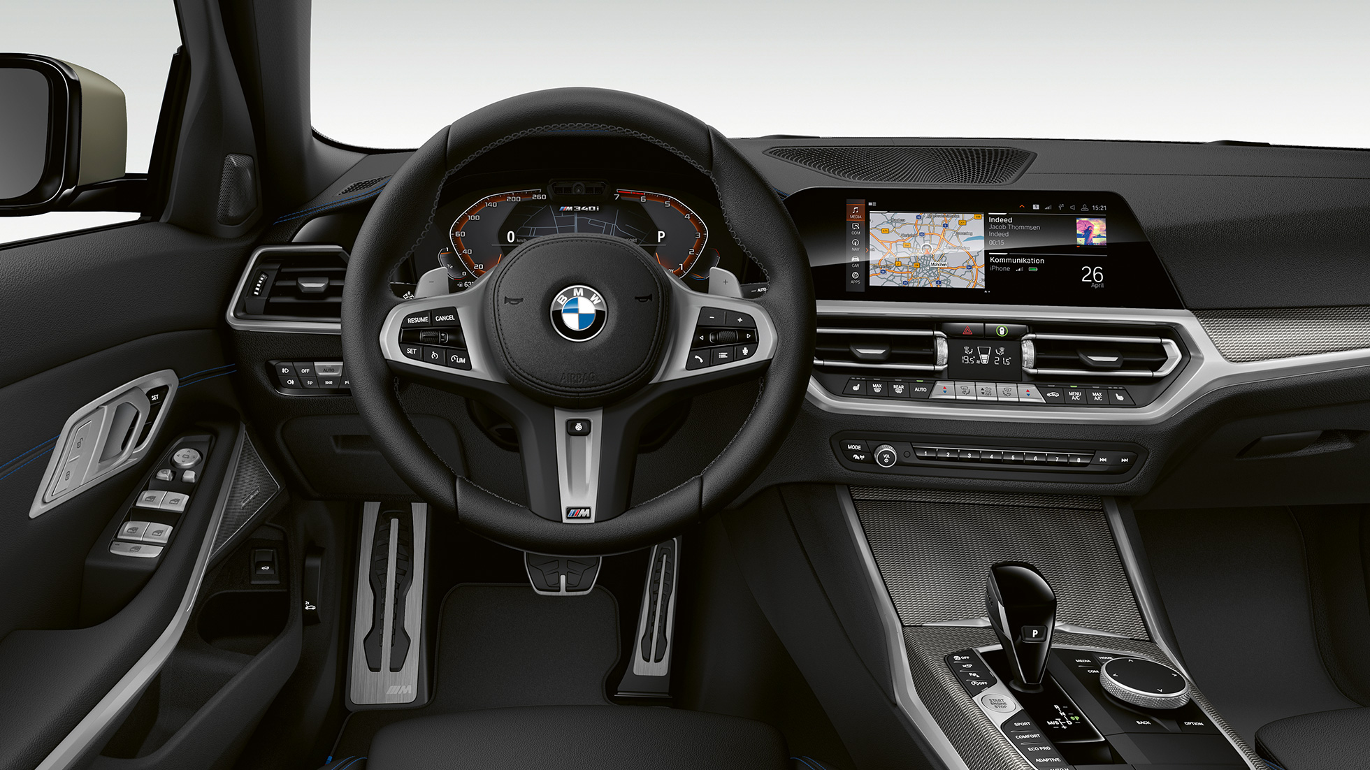 BMW 3 серии Седан, кабіна M340i xDrive. Вид спереду на кабіну водія седана BMW 3 серії M340i xDrive крупним планом.
