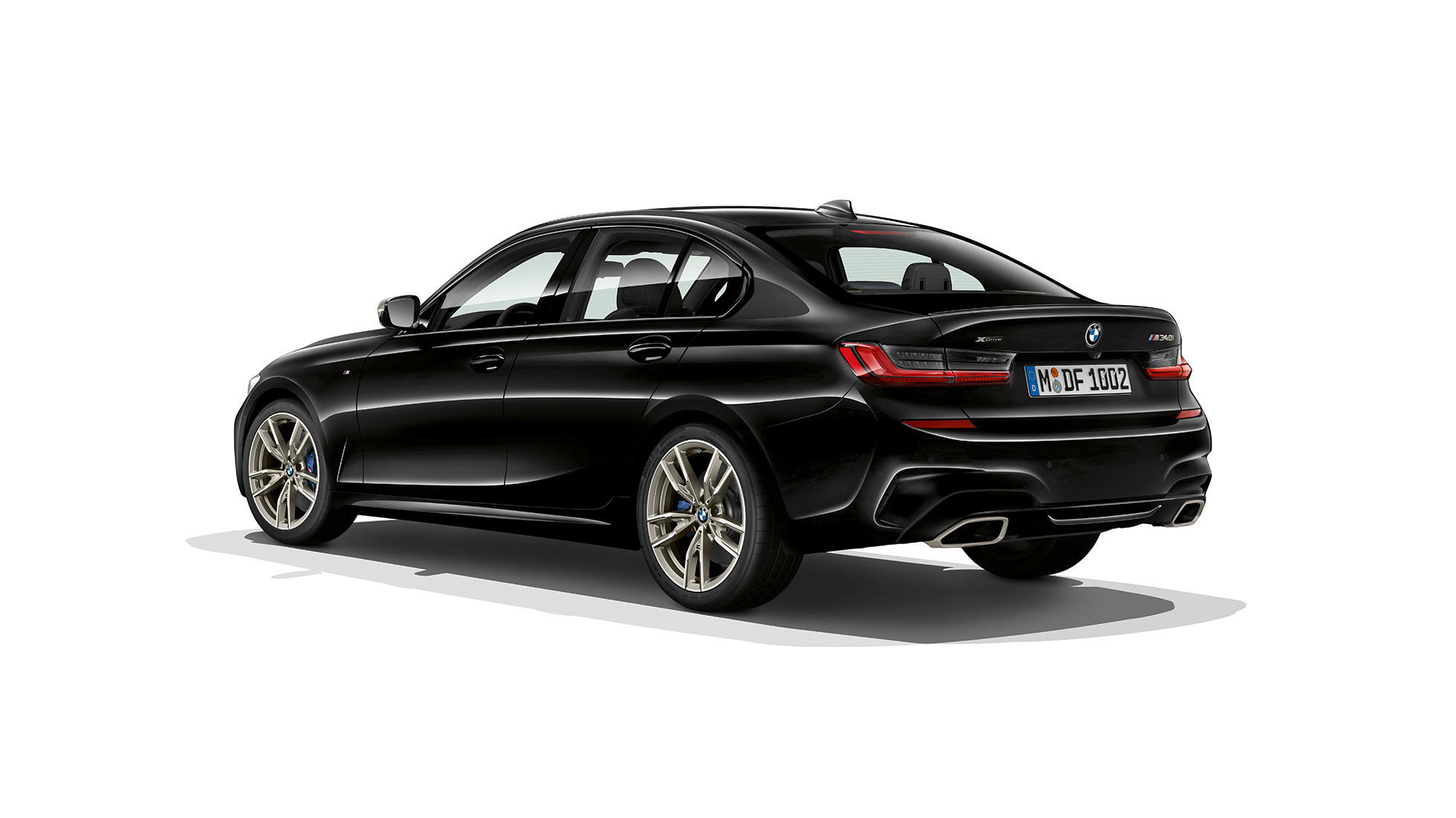 BMW 3 серії Седан M340i xDrive, задня частина. Задній знімок седана BMW 3 серії M340i xDrive з поворотом в три чверті.