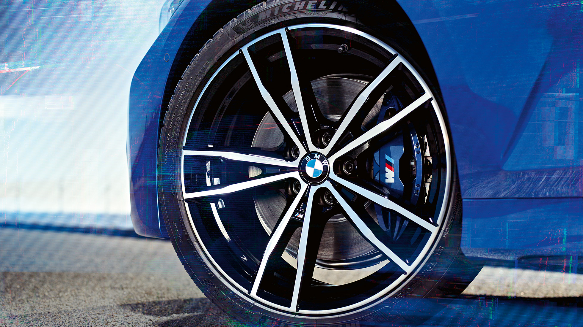 BMW 3 серії Седан, легкосплавні диски 791 М. Крупний план 19-дюймових легкосплавних дисків 791 M Jet Black седана BMW 3 серії.