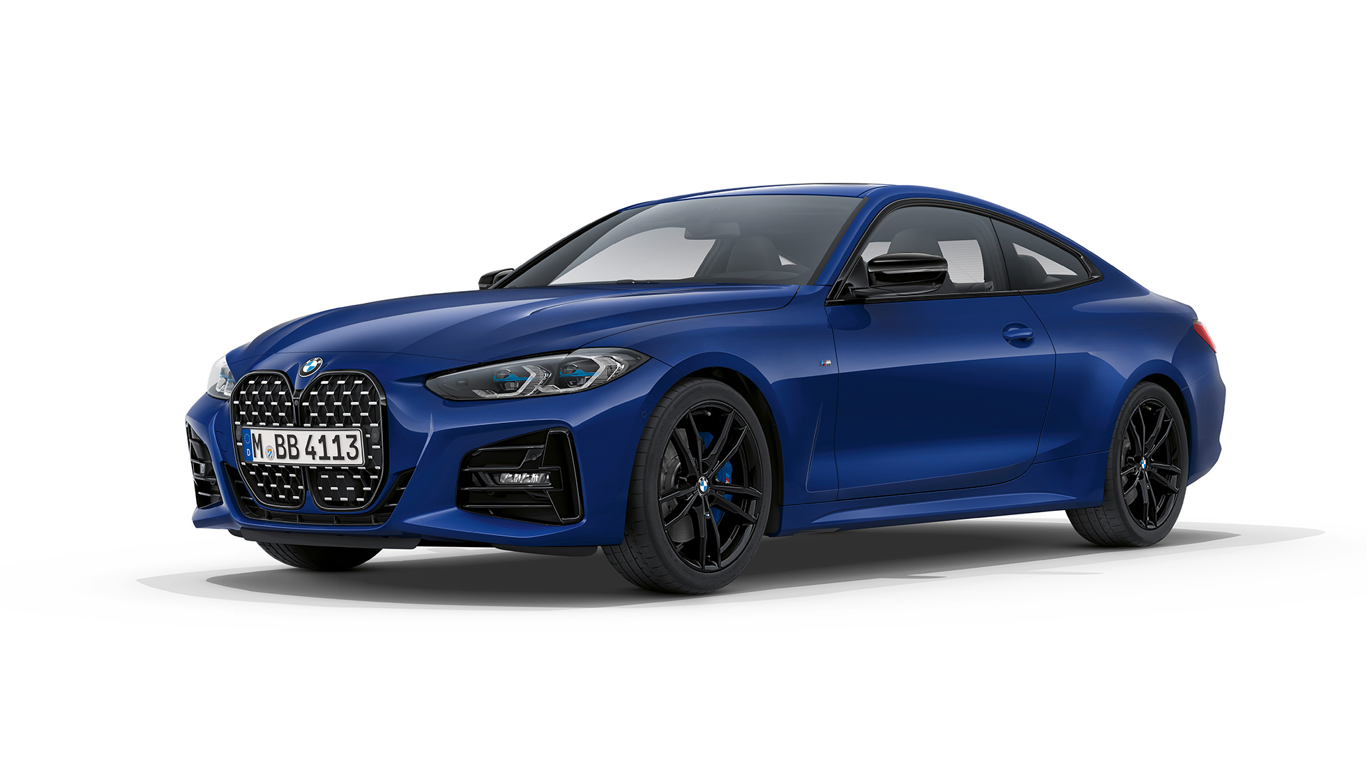 BMW 4 серії Coupé пакет M Sport G22 2020 BMW 4 серії Coupé G22 2020 пакет M Sport Arctic Race Blue металлик вид спереду з поворотом в три чверті