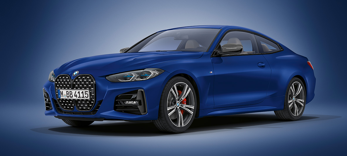 BMW Individual Frozen Portimao Blue металік BMW 4 серії Coupé G22 2020 BMW 4 серії Coupé Individual Frozen Portimao Blue металік G22 2020 вид спереду з поворотом в три чверті стоячи на місці