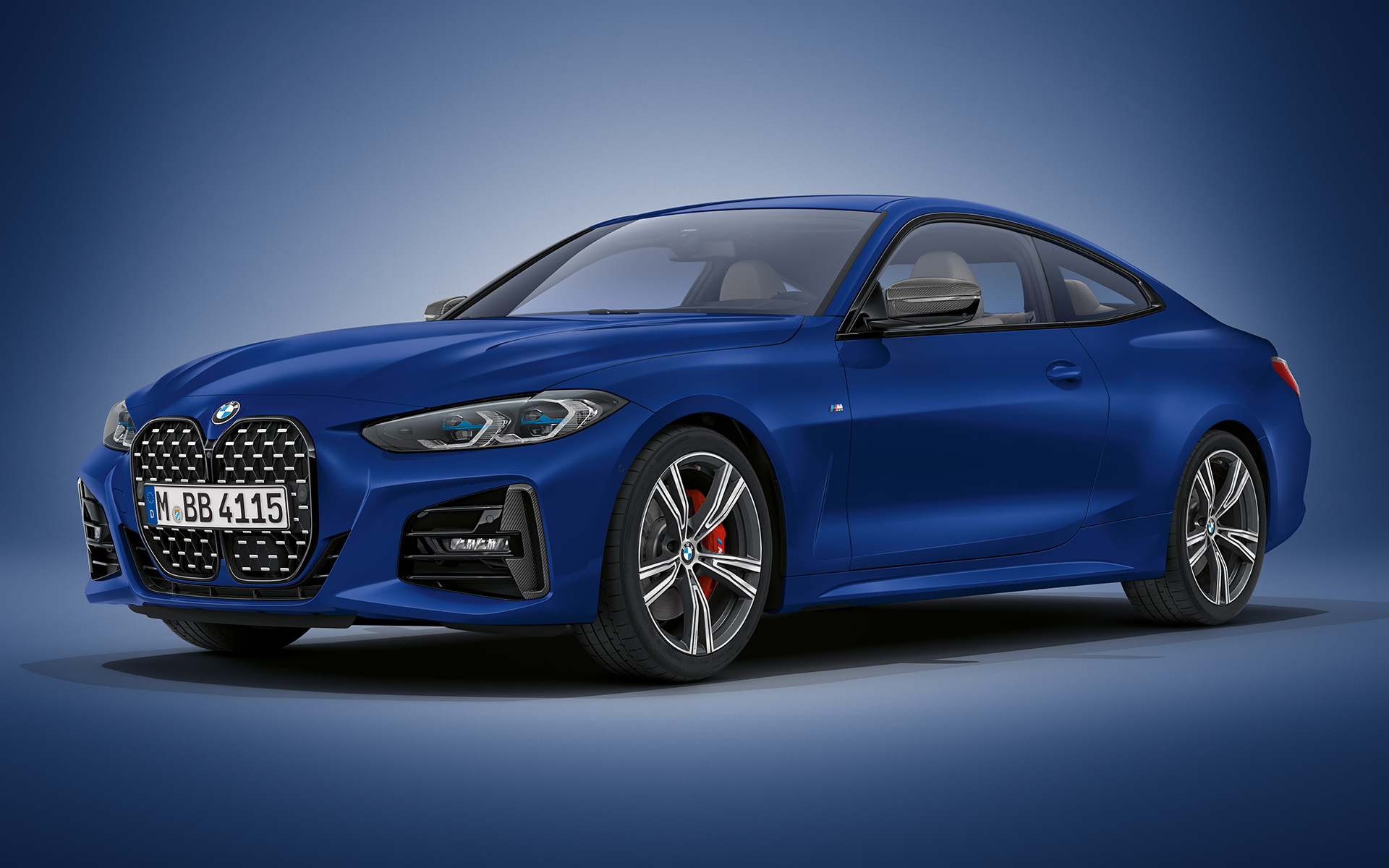 BMW Individual у кольорі Frozen Portimao Blue metallic BMW 4 серії Coupe G22 2020 BMW 4 серії Coupe Individual у кольорі Frozen Portimao Blue metallic G22 2020, вид спереду на три чверті на місці