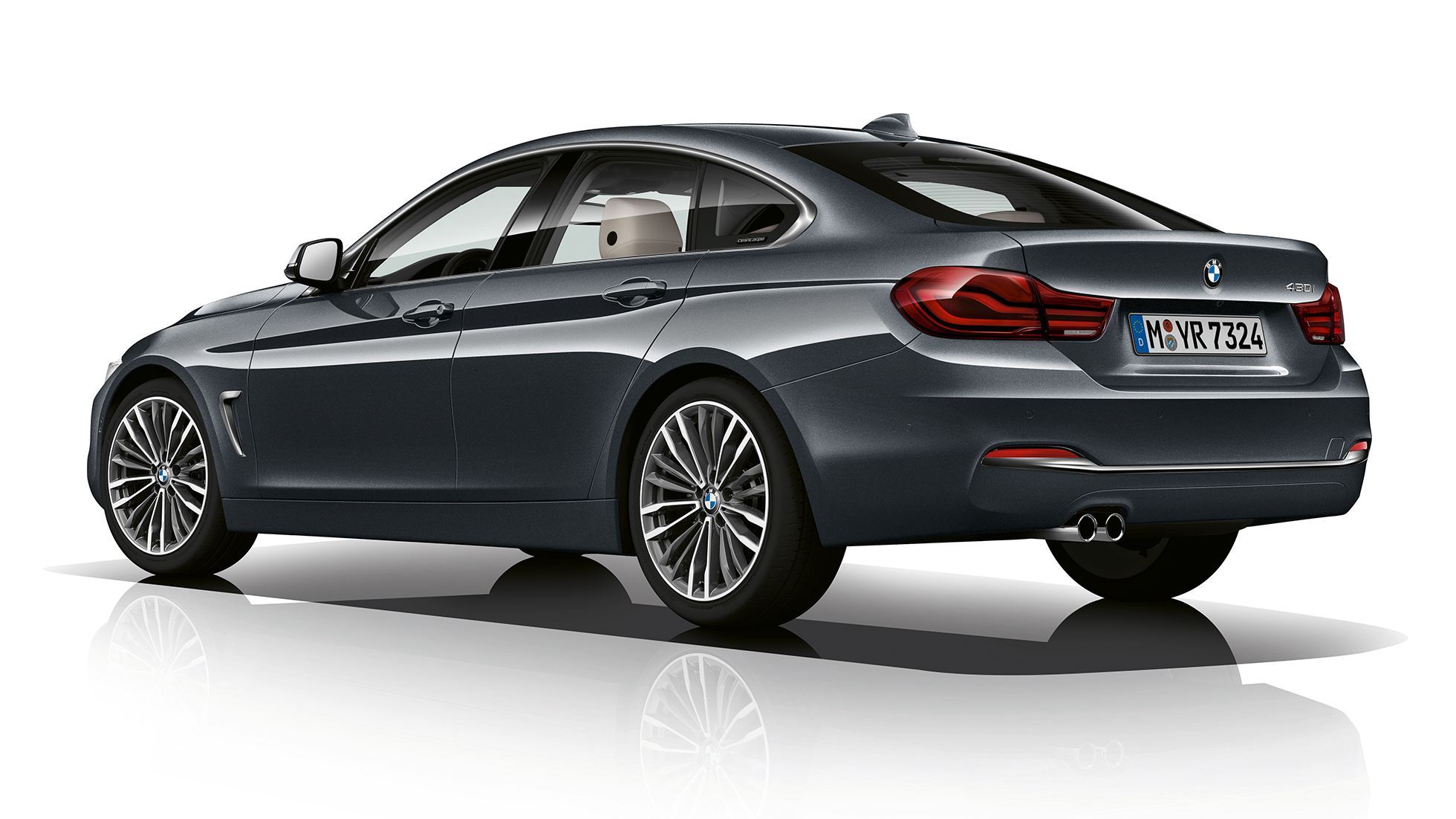 BMW 4 серії Gran Coupé, модель Luxury Line вид ззаду з поворотом в три чверті BMW 4 серії Gran Coupé, модель Luxury Line вид ззаду з поворотом в три чверті