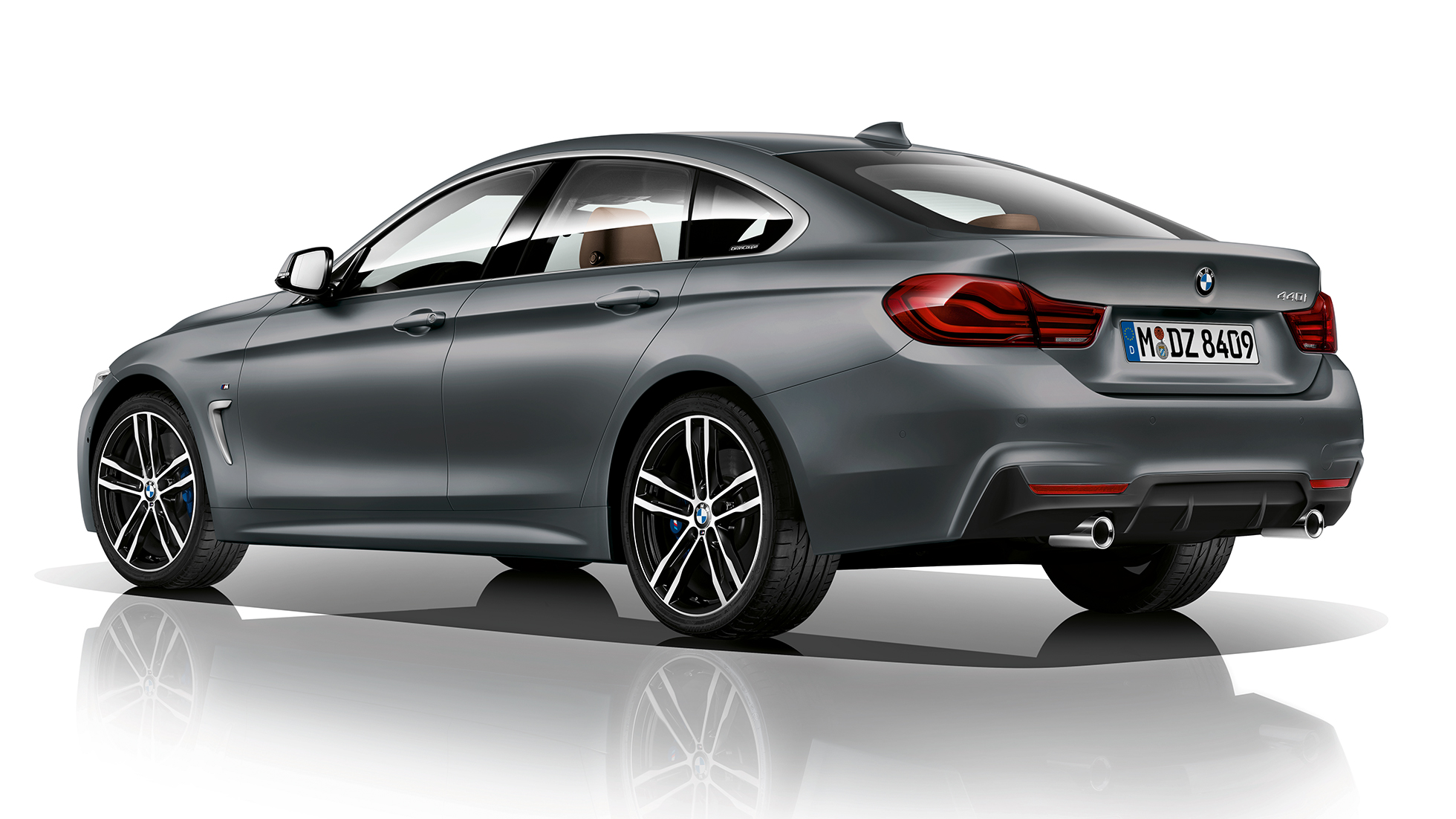 BMW 4 серії Gran Coupé, модель M Sport вид ззаду з поворотом в три чверті BMW 4 серії Gran Coupé, модель M Sport вид ззаду з поворотом в три чверті