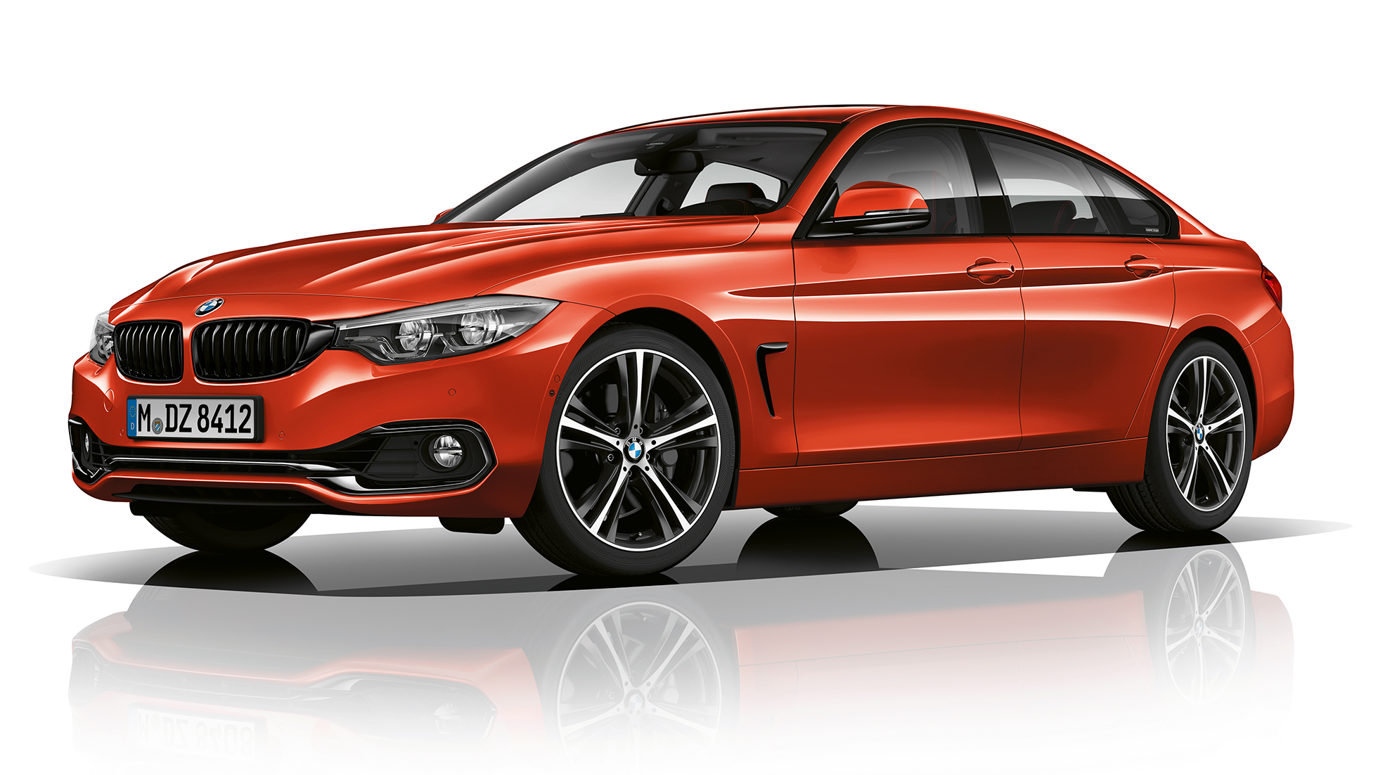 BMW 4 серії Gran Coupé, модель Sport Line вид спереду з поворотом в три чверті BMW 4 серії Gran Coupé, модель Sport Line вид спереду з поворотом в три чверті