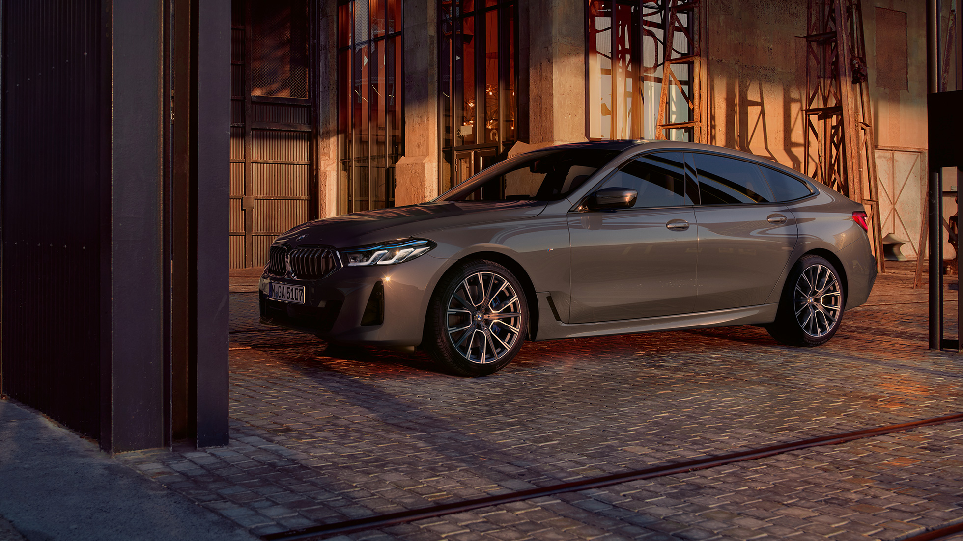 Силует BMW 6 серії Gran Turismo G32 2020 BMW 6 серії Gran Turismo 640i xDrive G32 2020 у кольорі Bernina Grey, вид збоку