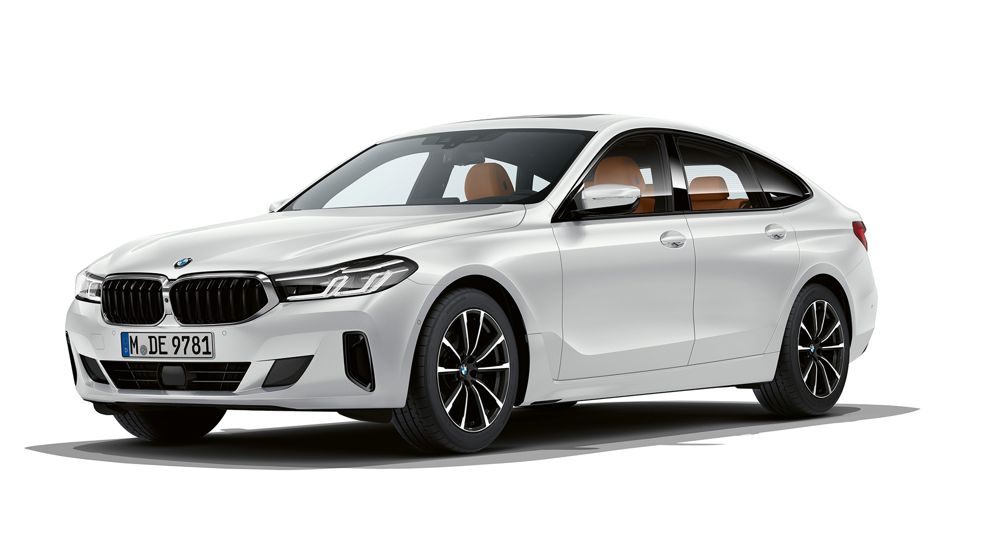 Базова комплектація BMW 6 серії Gran Turismo G32 2020 BMW 6 серії Gran Turismo G32 620d 2020 у базовій комплектації кольору Mineral White Metallic з видом на три чверті спереду