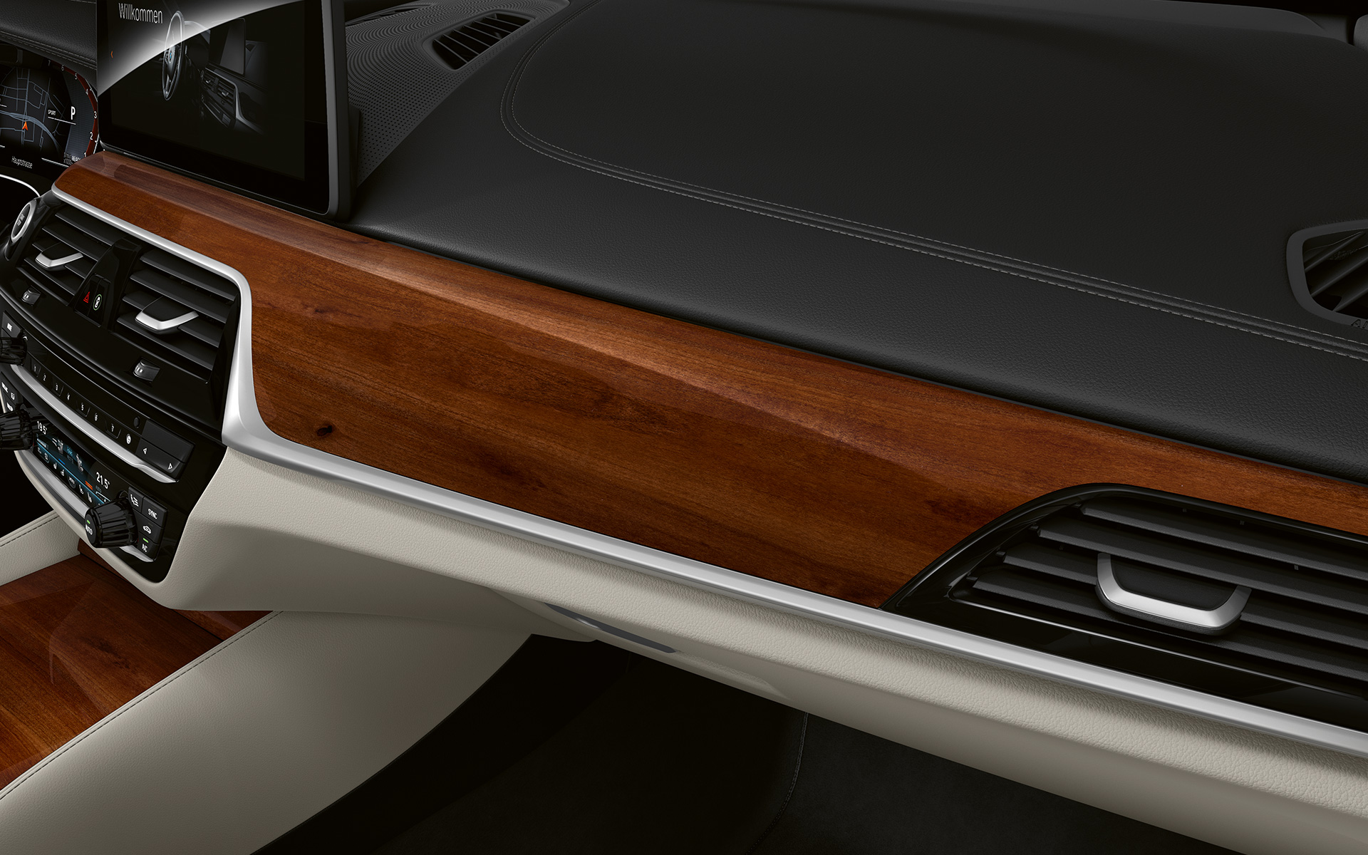 Глянцеве оздоблення салону з цінного дерева BMW Individual plum brown з акцентними вставками кольору Pearl Chrome на BMW 6 серії Gran Turismo G32 2020 кокпіт салону