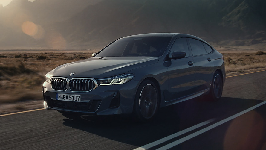 Зовнішній вигляд BMW 6 серії Gran Turismo G32 2020 BMW 6 серії Gran Turismo 640i xDrive G32 2020 у кольорі Bernina Grey, вид з висоти пташиного польоту.