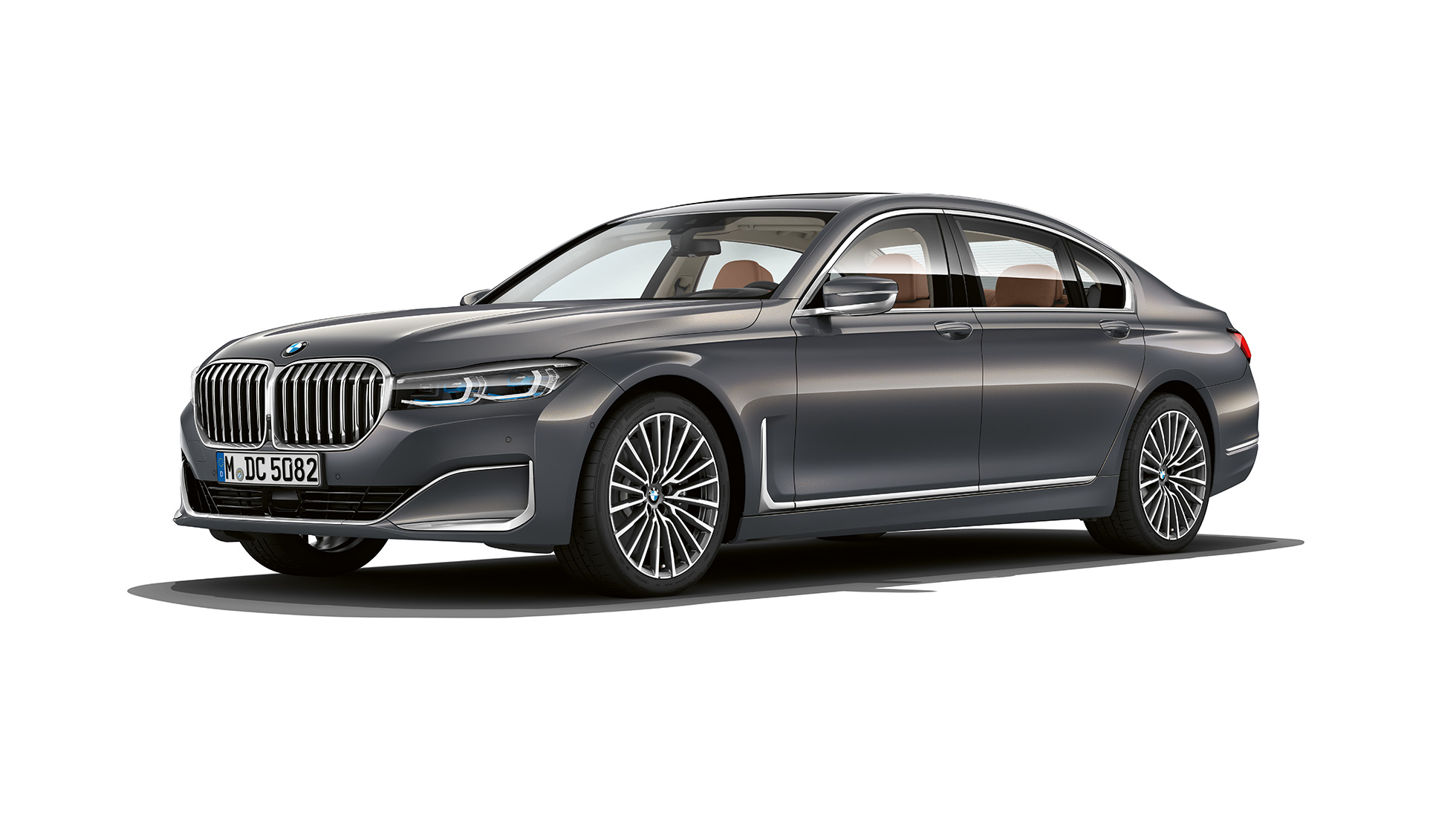 BMW 7 серії Седан з дизайном Pure Excellence: вид спереду з поворотом в три чверті BMW 7 серії Седан сірого кольору з дизайном Pure Excellence: вид спереду з поворотом в три чверті
