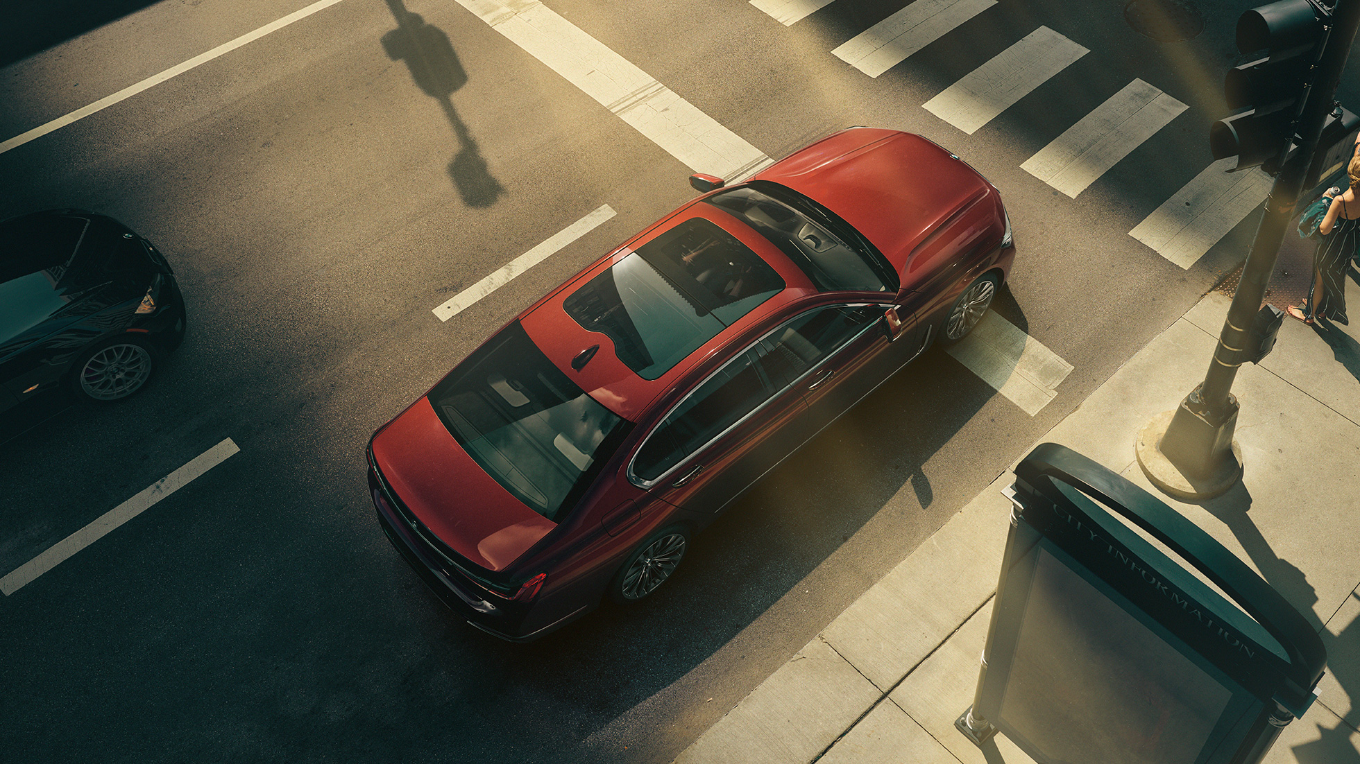 BMW 7 серії Седан Individual: вид зверху BMW 7 серії Седан Individual червоного кольору: вид зверху
