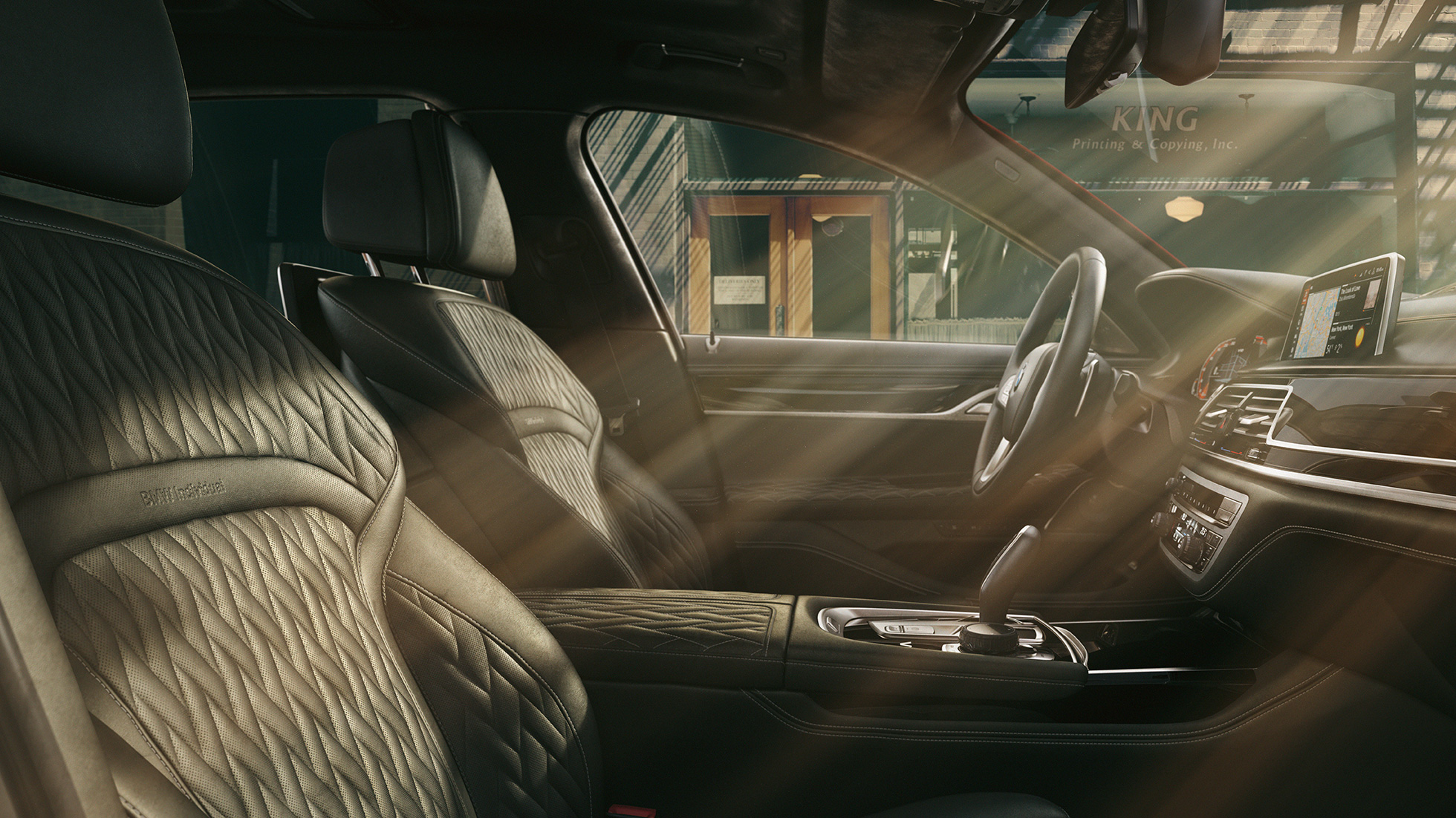BMW 7 серії Седан Individual з високоякісною внутрішньою обробкою BMW 7 серії Седан Individual з високоякісною внутрішньою обробкою чорного кольору