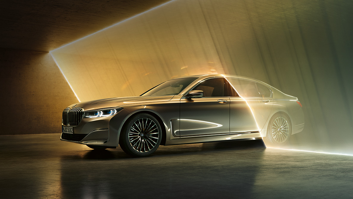 BMW 7 серії Седан задні фари BMW 7 серії Седан: Задні фари крупним планом