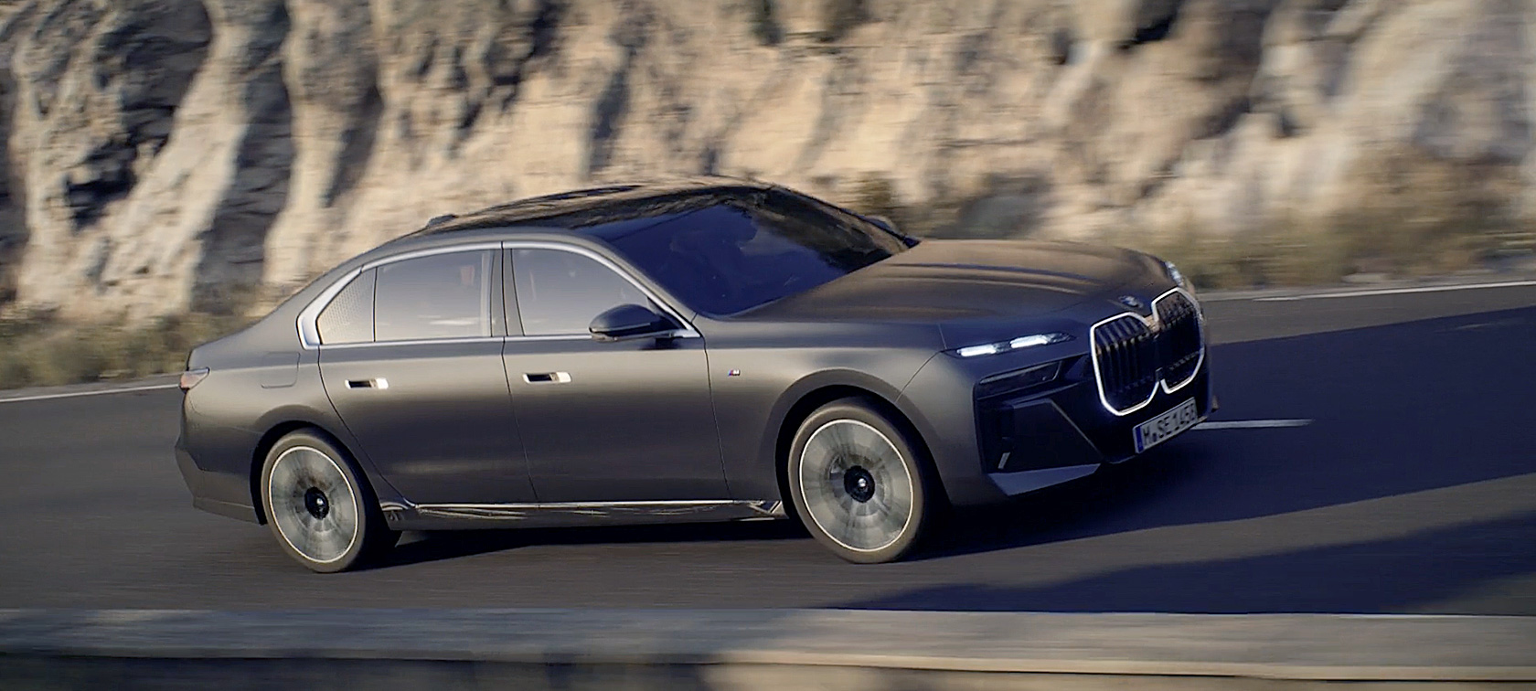BMW 7 серії Седан G70 ICE 740i в пакеті M Sport BMW 7 серії Седан G70 ICE 740i пакет M Sport, динаміка руху