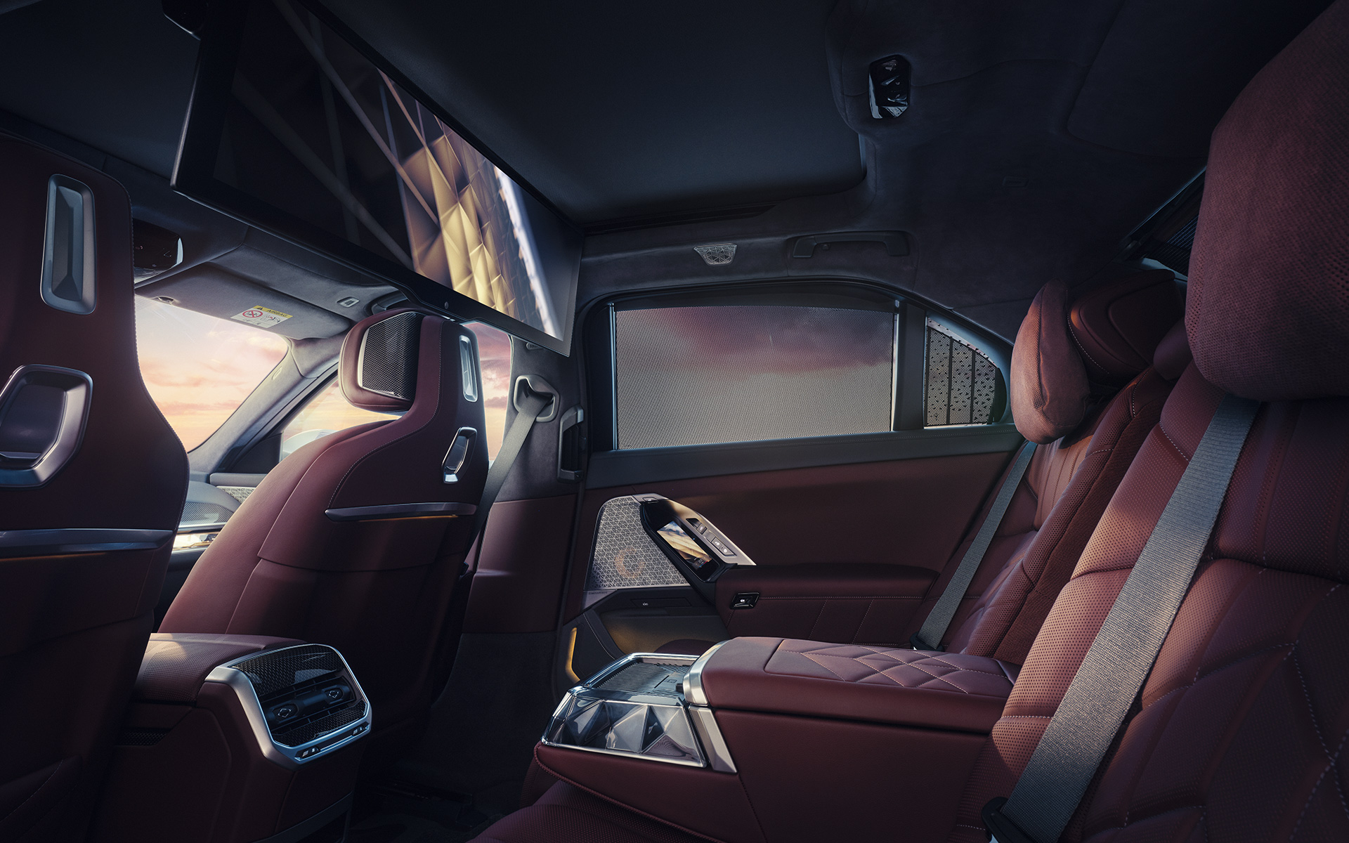 BMW 7 серії Седан G70 ICE 740i пакет M Sport, інтер’єр, задня частина BMW 7 серії Седан G70 ICE 740i пакет M Sport, інтер’єр, вид ззаду на зону розваг