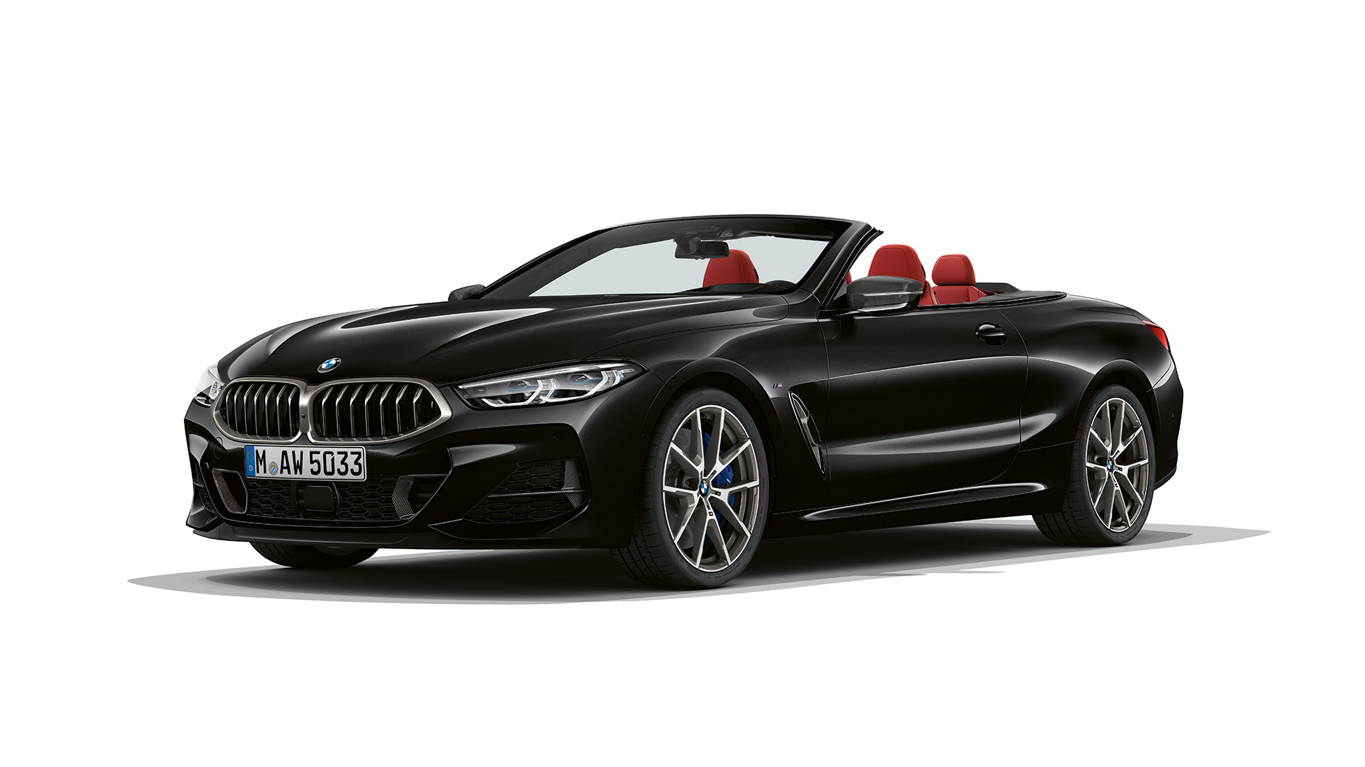 BMW M850i xDrive, металік Чорний Карбон, вид спереду з поворотом в три чверті. BMW M850i xDrive, металік Чорний Карбон, вид спереду з поворотом в три чверті.