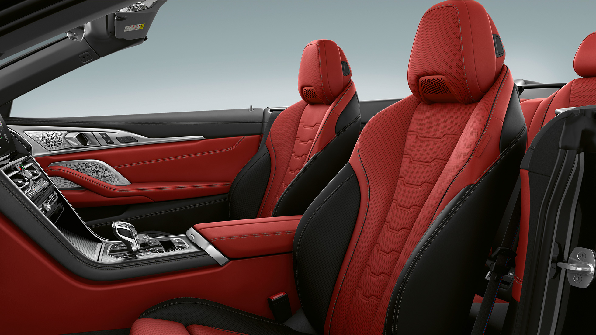 BMW M850i xDrive, металік Чорний Карбон, розширений пакет BMW Individual з вишуканими елементами оздоблення зі шкіри Merino на вибір кольору Червона Фіона або Чорний. BMW M850i xDrive, металік Чорний Карбон, розширений пакет BMW Individual з вишуканими елементами оздоблення зі шкіри Merino на вибір кольору Червона Фіона або Чорний.