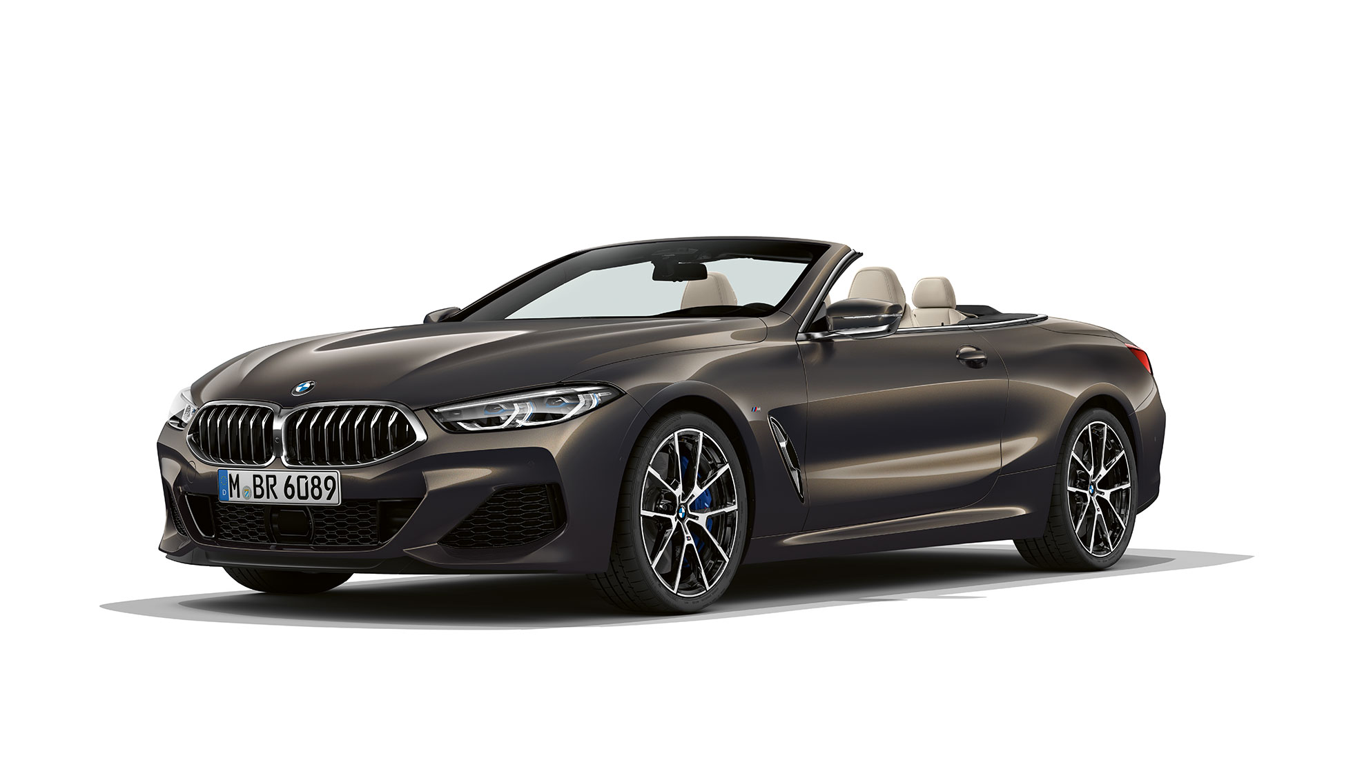 BMW M850i xDrive, Dravit Grey металік, вид спереду з поворотом в три чверті. BMW M850i xDrive, Dravit Grey металік, вид спереду з поворотом в три чверті.