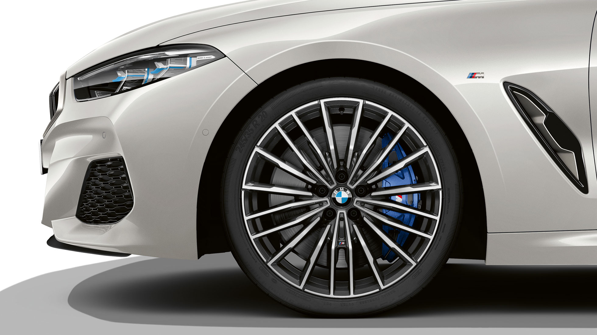 BMW M850i xDrive, Mineral White metallic, 20" легкосплавні диски multi-spoke 729 M. BMW M850i xDrive, Mineral White metallic, 20" легкосплавні диски multi-spoke 729 M.