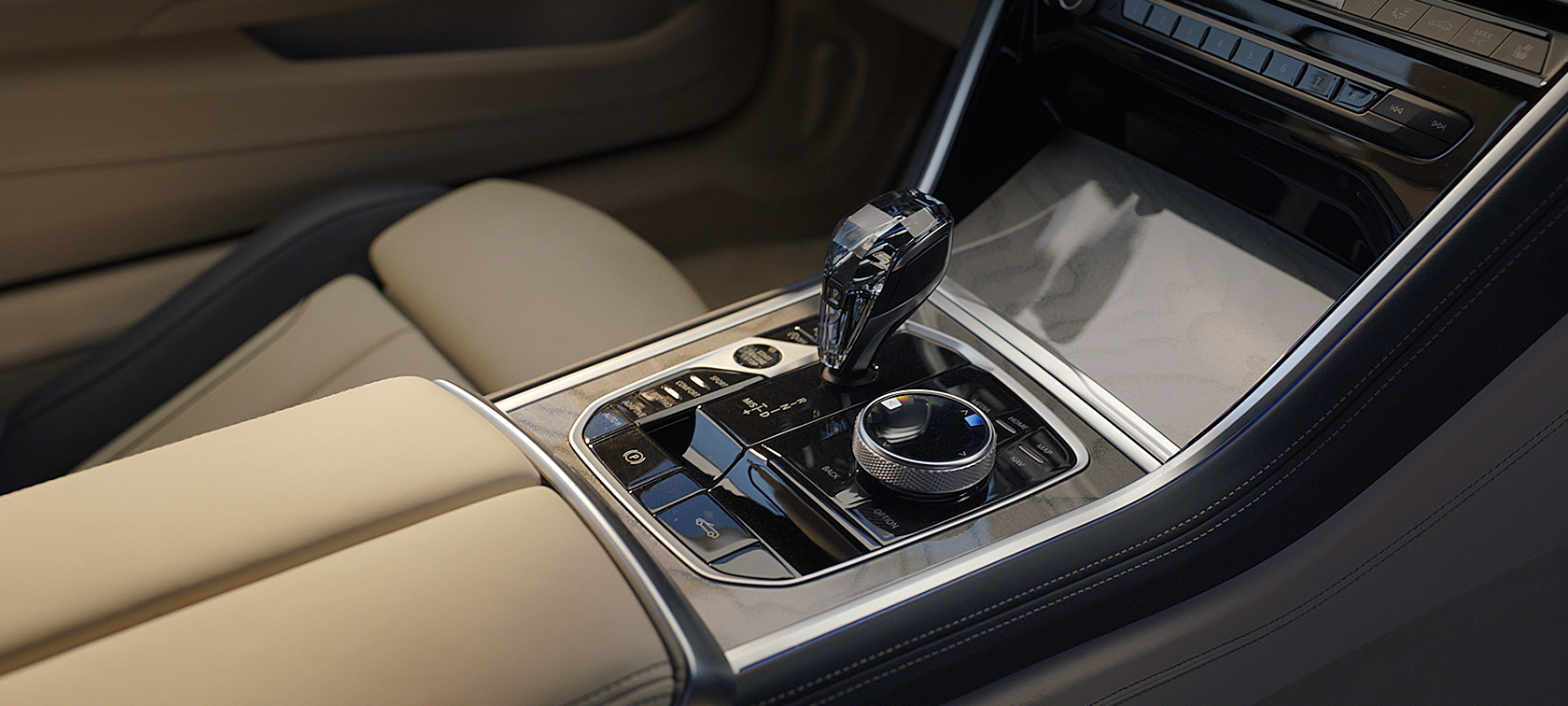 BMW 8 серії Cabrio G14 LCI Facelift 2022, особливості дизайну інтер’єру у відео