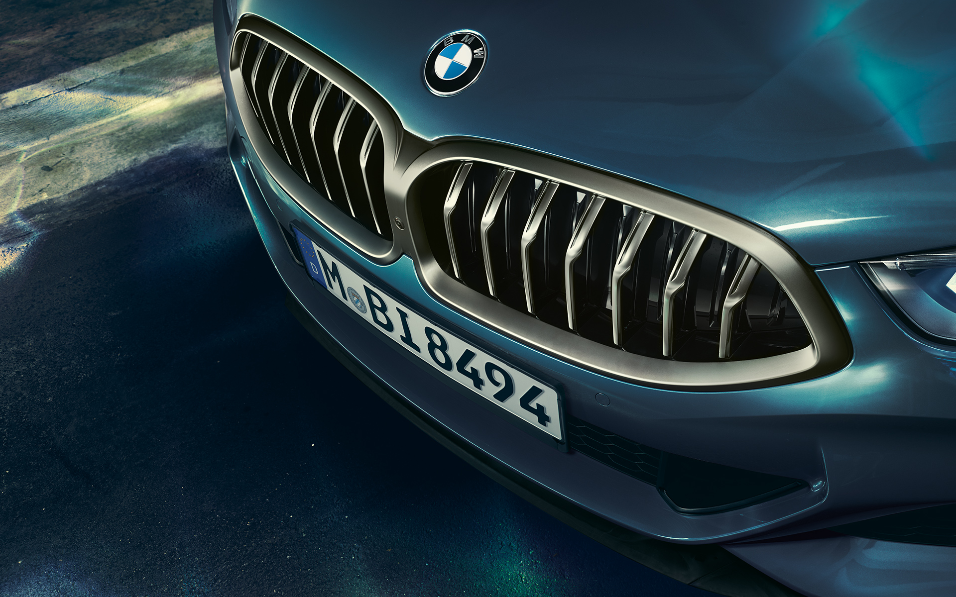 BMW 8 серії Coupe, вид спереду Передня частина BMW 8 серії Coupe крупним планом.